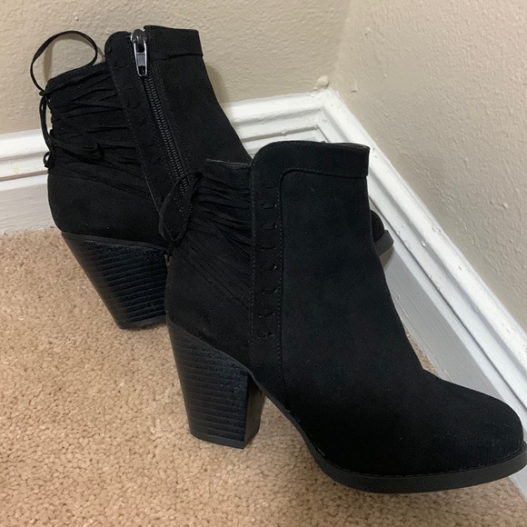 JustFab Shoes - Suede black booties😀😍